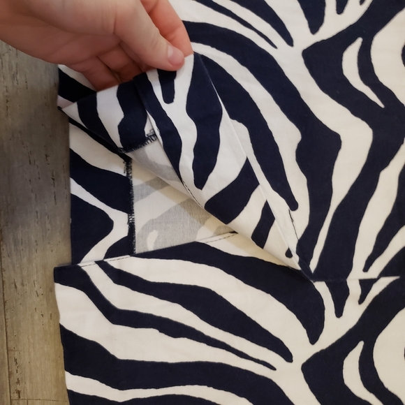 ⭐JonesWear Stretch Balck & White Zebra Print Skirt Size 4 - Picture 4 of 7